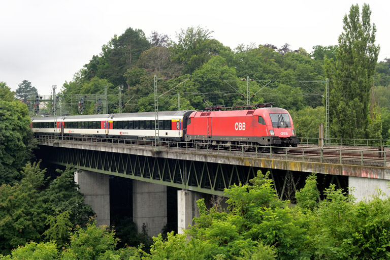 &Ouml;BB 1116 255 mit IC 284 bei km 14,6 (Juli 2021)