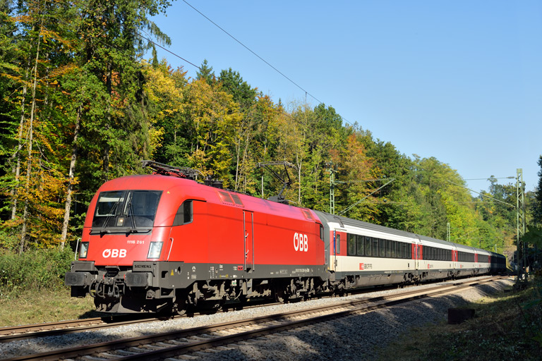 &Ouml;BB 1116 261 mit IC 189 bei km 18,0 (Oktober 2021)