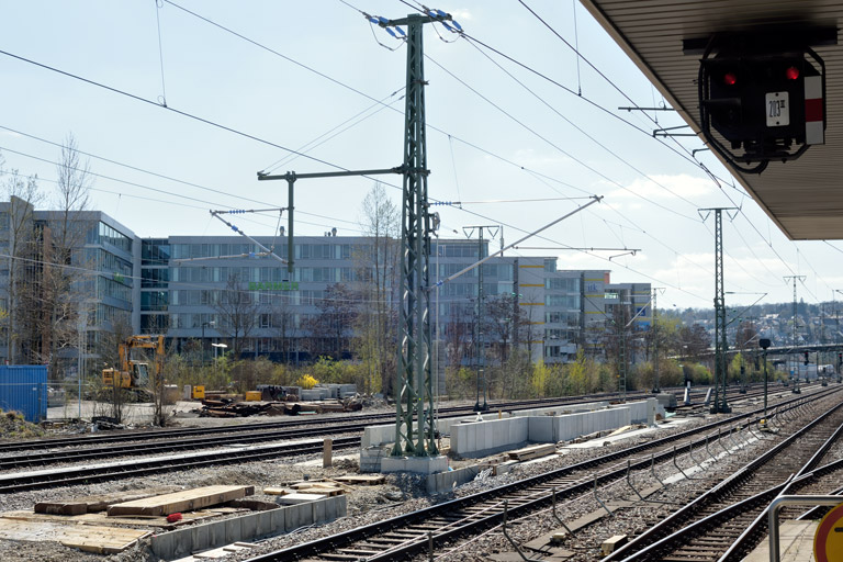 Bahnsteigbau bei km 15,6 (April 2021)
