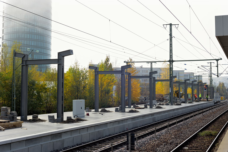 Bahnsteigbau bei km 15,6 (November 2021)