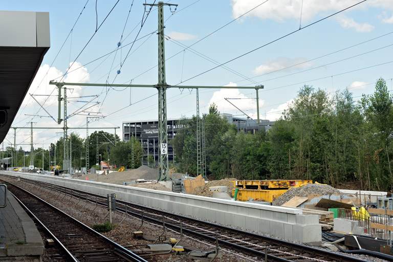 Bahnsteigbau bei km 15,6 (Juli 2021)