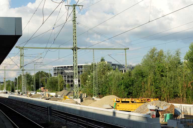 Bahnsteigbau bei km 15,6 (Juli 2021)
