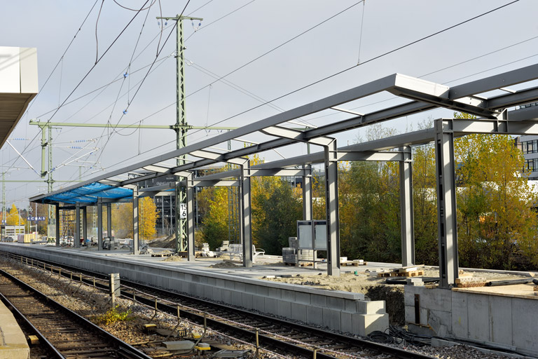 Bahnsteigbau bei km 15,6 (November 2021)