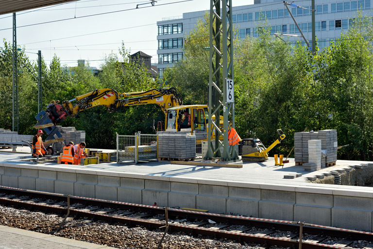 Bahnsteigbau bei km 15,6 (September 2021)