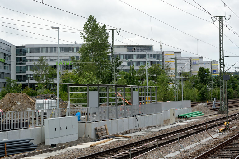 Bahnsteigbau bei km 15,6 (Juli 2021)