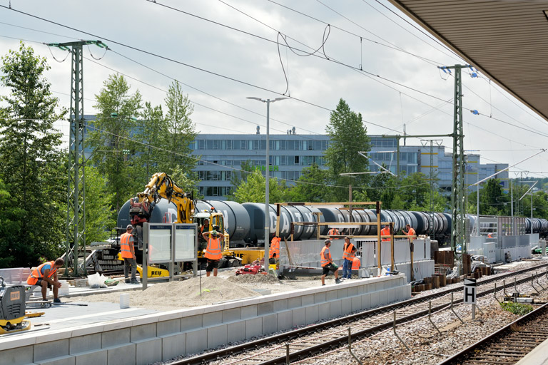 Bahnsteigbau bei km 15,6 (Juli 2021)