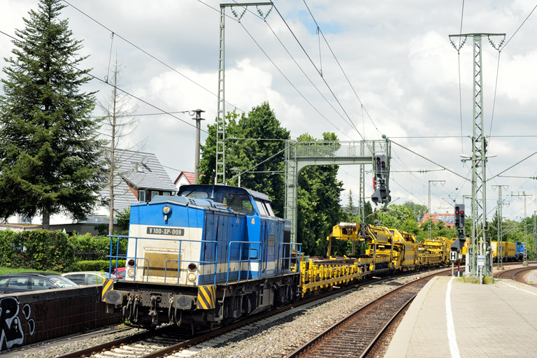 V100-SP-009 (ex-DB 202 528) bei km 16,6 (Juli 2021)
