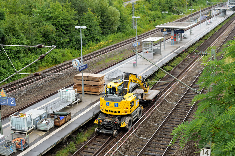 Zweiwegebagger bei km 14,2 (August 2021)