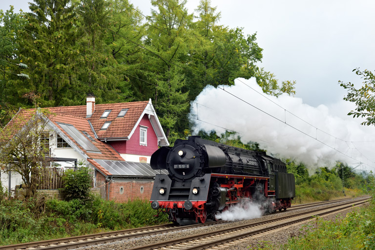 01 519 als Tfzf 61594 bei km 18,2 (Oktober 2022)