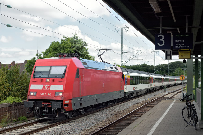 101 015 mit IC 188 bei km 16,8 (Mai 2022)