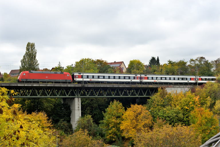 101 041 mit IC 189 bei km 14,6 (Oktober 2022)