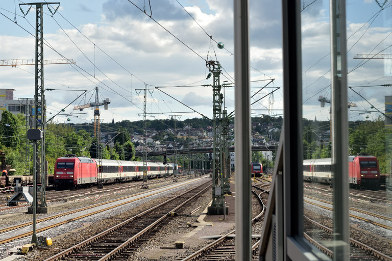 101 050 mit IC 186 bei km 15,8 (Juni 2022)