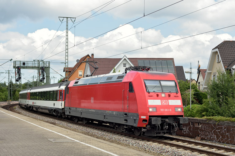 101 061 mit IC 187 bei km 16,8 (Juni 2022)