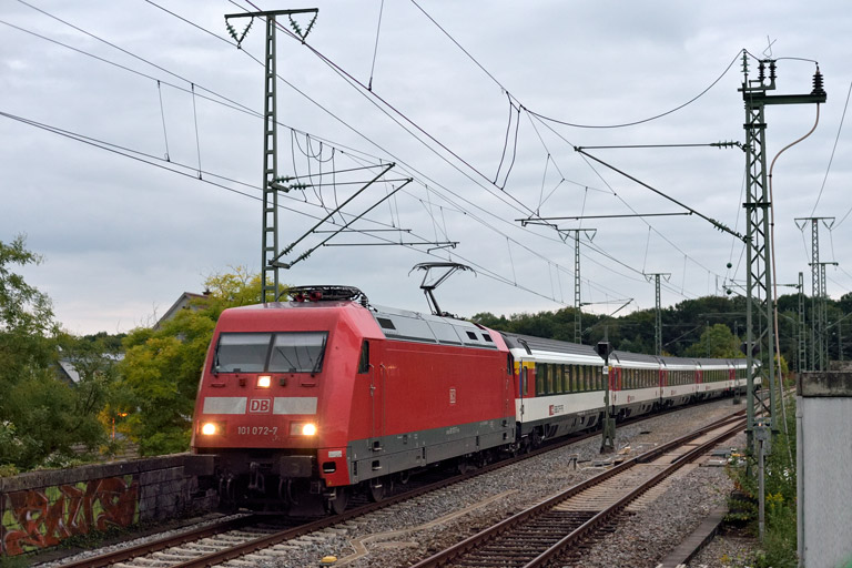101 072 mit IC 184 bei km 16,8 (September 2022)
