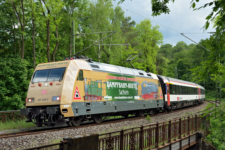 101 088 mit IC 186 bei km 11,0 (Mai 2022)