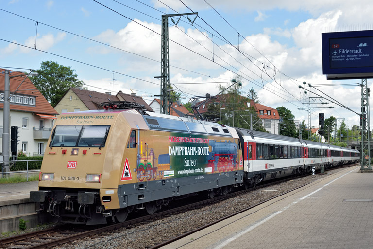 101 088 mit IC 187 bei km 15,6 (Mai 2022)