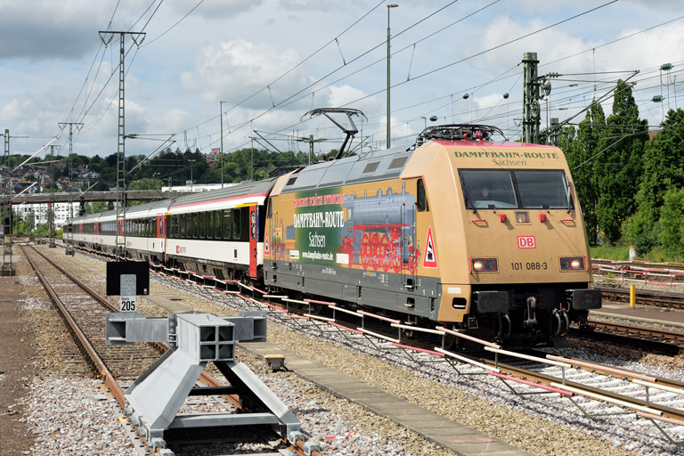 101 088 mit IC 282 bei km 15,8 (Mai 2022)
