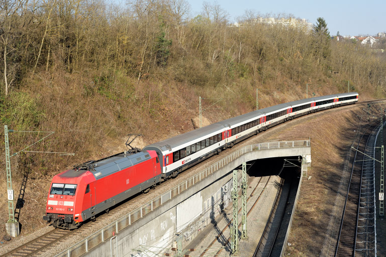 101 102 mit IC 183 bei km 13,8 (M&auml;rz 2022)