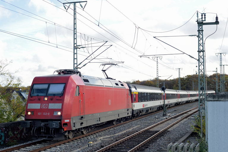 101 132 mit IC 280 bei km 16,8 (November 2022)