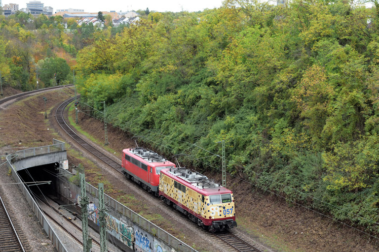 111 057 und 111 226 bei km 13,8 (Oktober 2022)