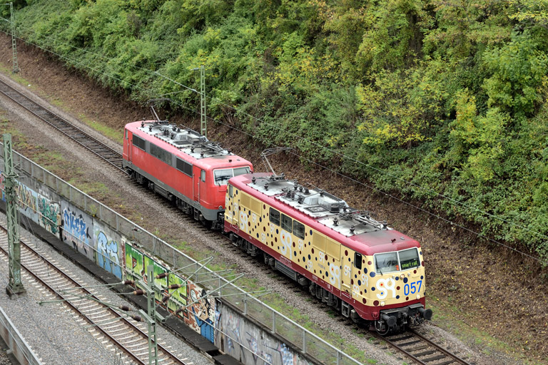 111 057 und 111 226 bei km 13,8 (Oktober 2022)