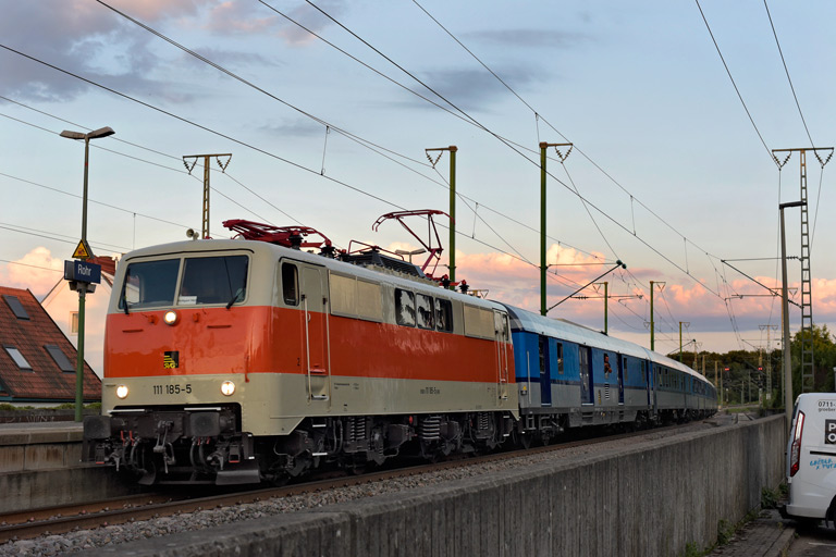 111 185 mit SVG 31305 bei km 16,8 (Juli 2022)
