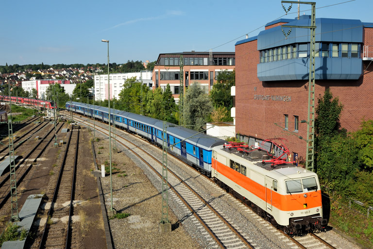 111 185 mit SVG 31309 bei km 16,0 (Juli 2022)