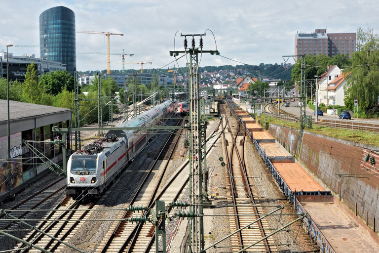 147 569 mit IC 2288 bei km 15,4 (Juni 2022)