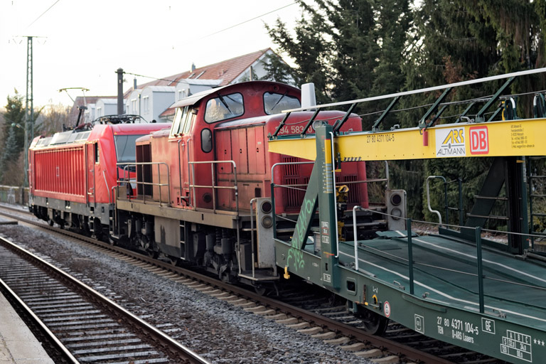 187 119 und 294 583 mit EZ 52088 bei km 16,8 (Januar 2022)