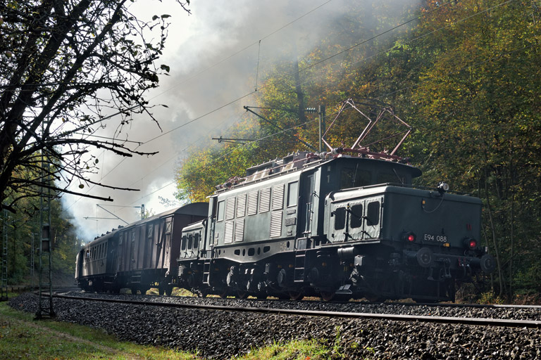 194 088 mit DPE 34930 bei km 11,8 (Oktober 2022)