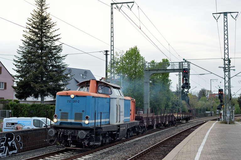 212 261 mit DGS 69383 bei km 16,6 (April 2022)