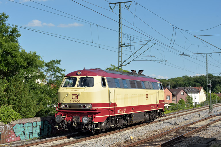 218 105 als DGS 91982 bei km 16,8 (Juni 2022)