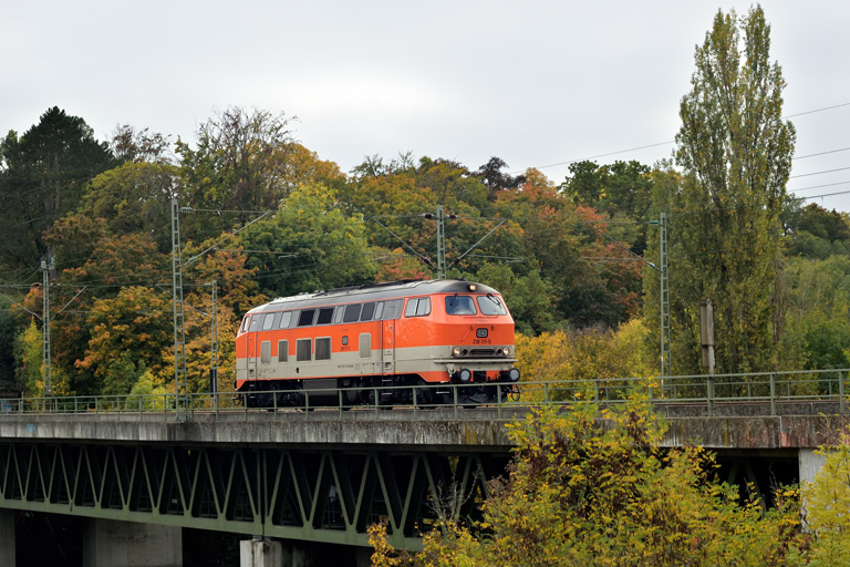 218 117 als Tfzf 93398 bei km 14,6 (Oktober 2022)