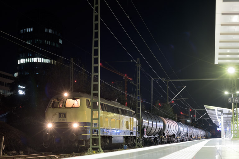 225 004 mit DGS 68776 bei km 15,6 (Oktober 2022)