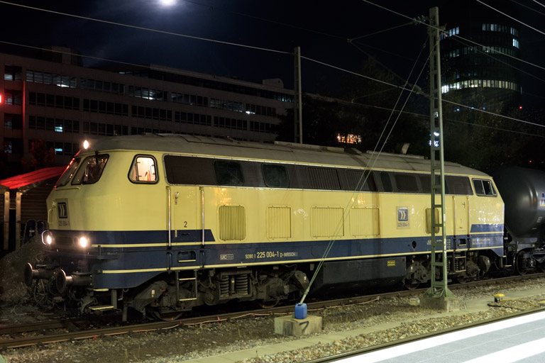 225 004 mit DGS 68776 bei km 15,6 (Oktober 2022)