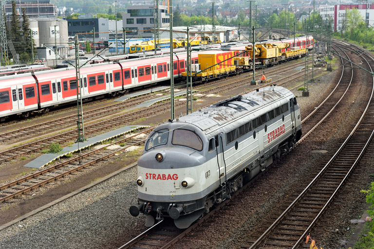Strabag V 170 1147 (227 007) bei km 16,0 (Mai 2022)