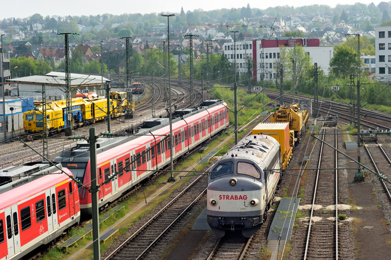 Strabag V 170 1147 (227 007) bei km 16,0 (Mai 2022)