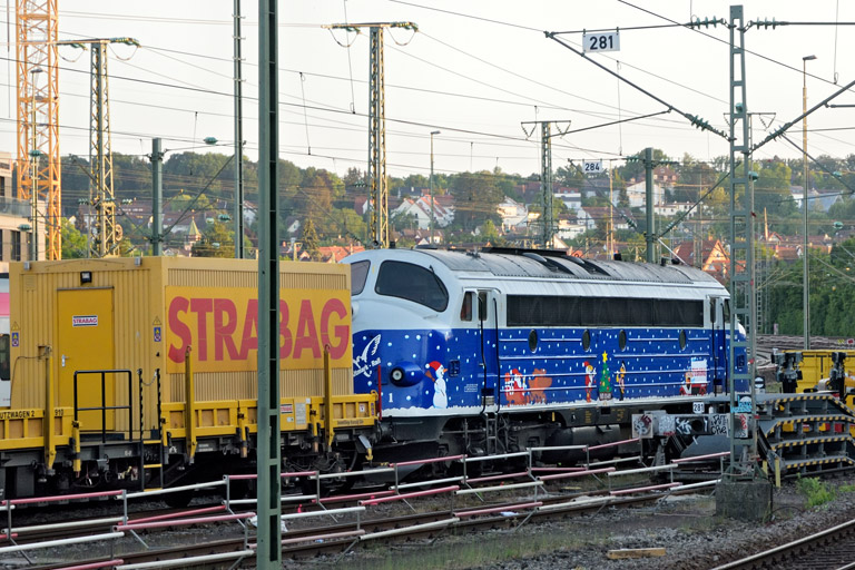 V 170 1148 (227 008) bei km 16,0 (Juni 2022)