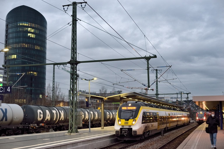 3442 212 als RE 17660 bei km 15,6 (Januar 2022)