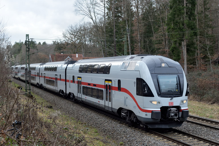 4010 107 als IC 488 bei km 18,2 (Dezember 2022)