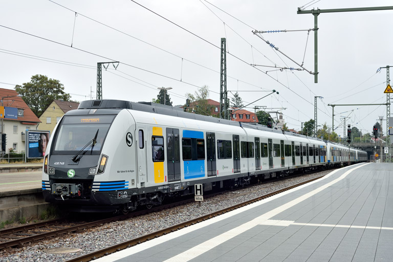 430 249, 430 206 und 430 210 bei km 15,4 (August 2022)