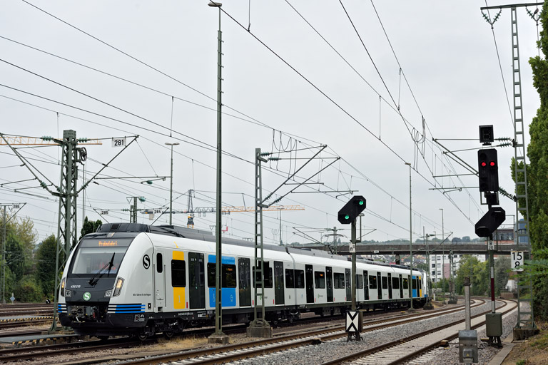 430 249, 430 206 und 430 210 bei km 15,8 (August 2022)