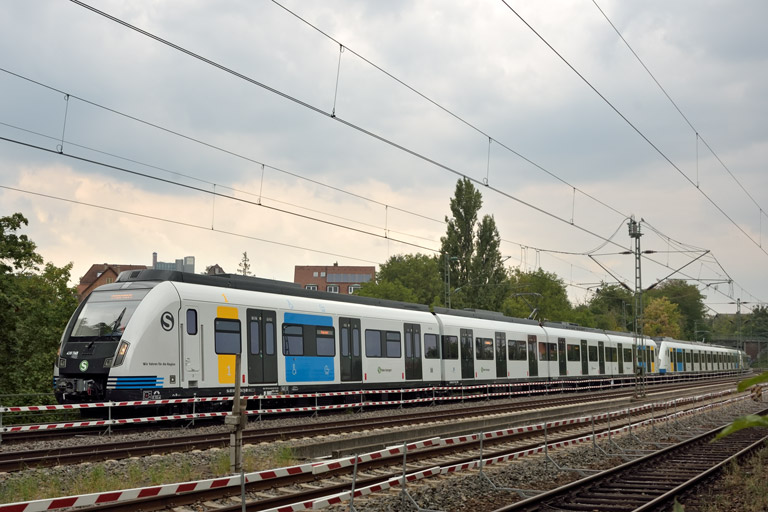430 249, 430 206 und 430 210 bei km 14,6 (August 2022)