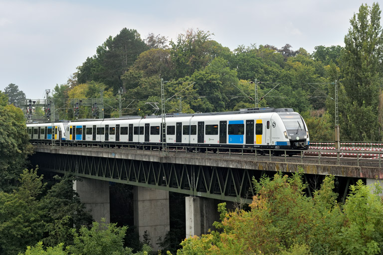 430 249, 430 206 und 430 210 bei km 14,6 (August 2022)