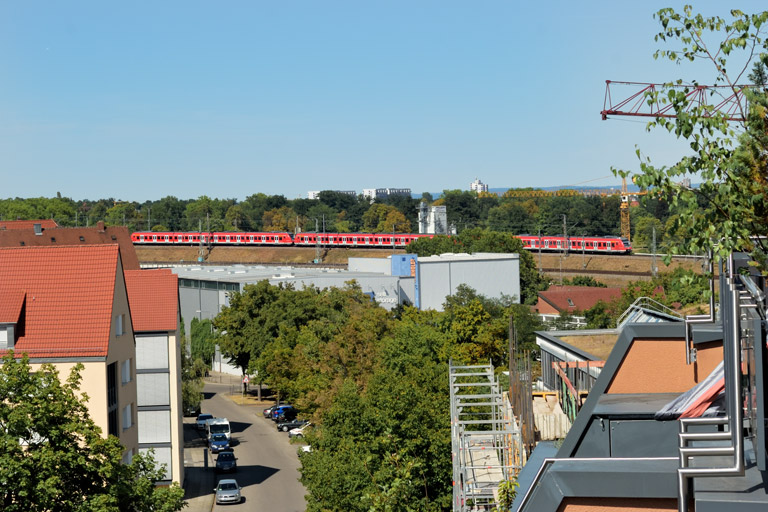 Z&uuml;ge der Baureihe 430 bei km 2,0 (August 2022)