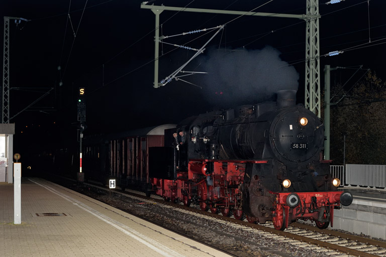 58 311 mit DPE 28587 bei km 15,4 (November 2022)