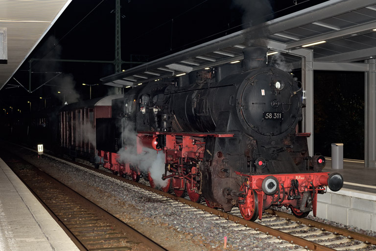 58 311 mit DPE 28587 bei km 15,6 (November 2022)