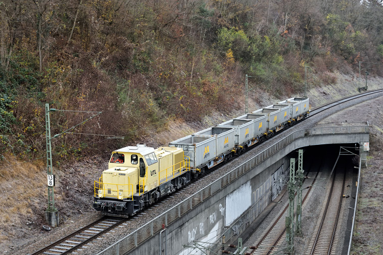 580 009 mit DGS 95272 bei km 13,8 (Dezember 2022)