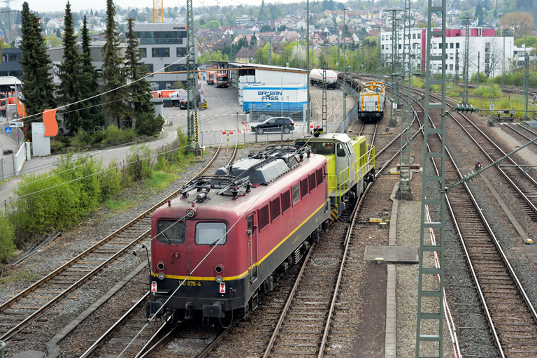 140 070 und 275 817 bei km 16,0 (April 2022)