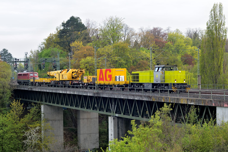 275 817 und 140 070 mit DGS 95061 bei km 14,6 (April 2022)
